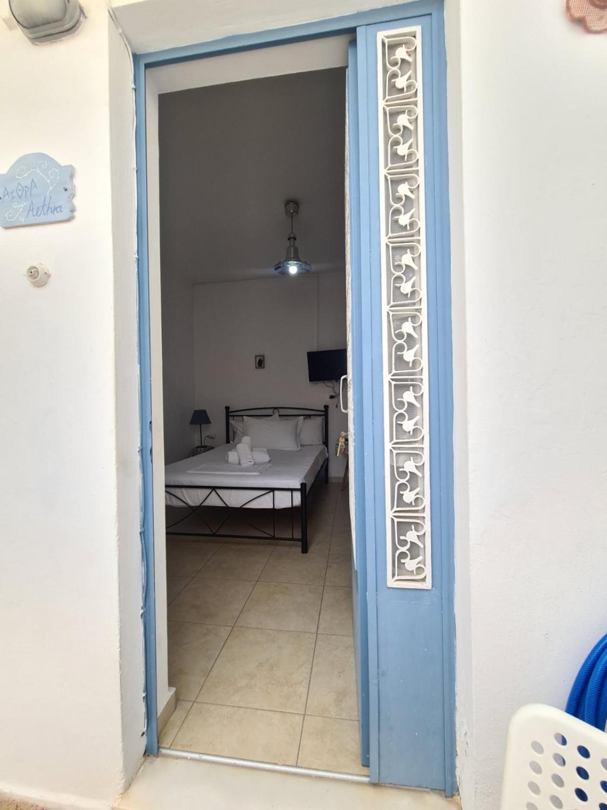 Aithra -Cosy Studio In Centre Of Poros 포로스타운 외부 사진